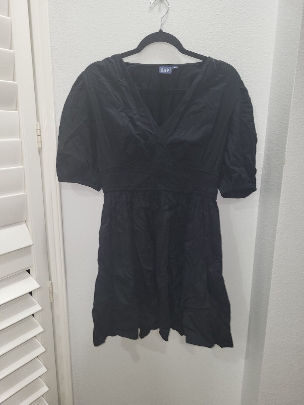 GAP Dress Womens Medium Black Mini Puff Sleeve V-Neck Smocked Whimsigoth Cotton
